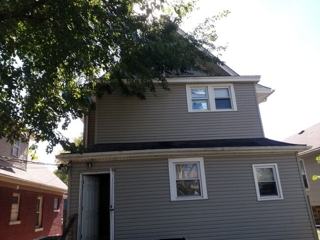 Building Photo - Spacious 5 BD/3 BA Home in the Heart of Ka...