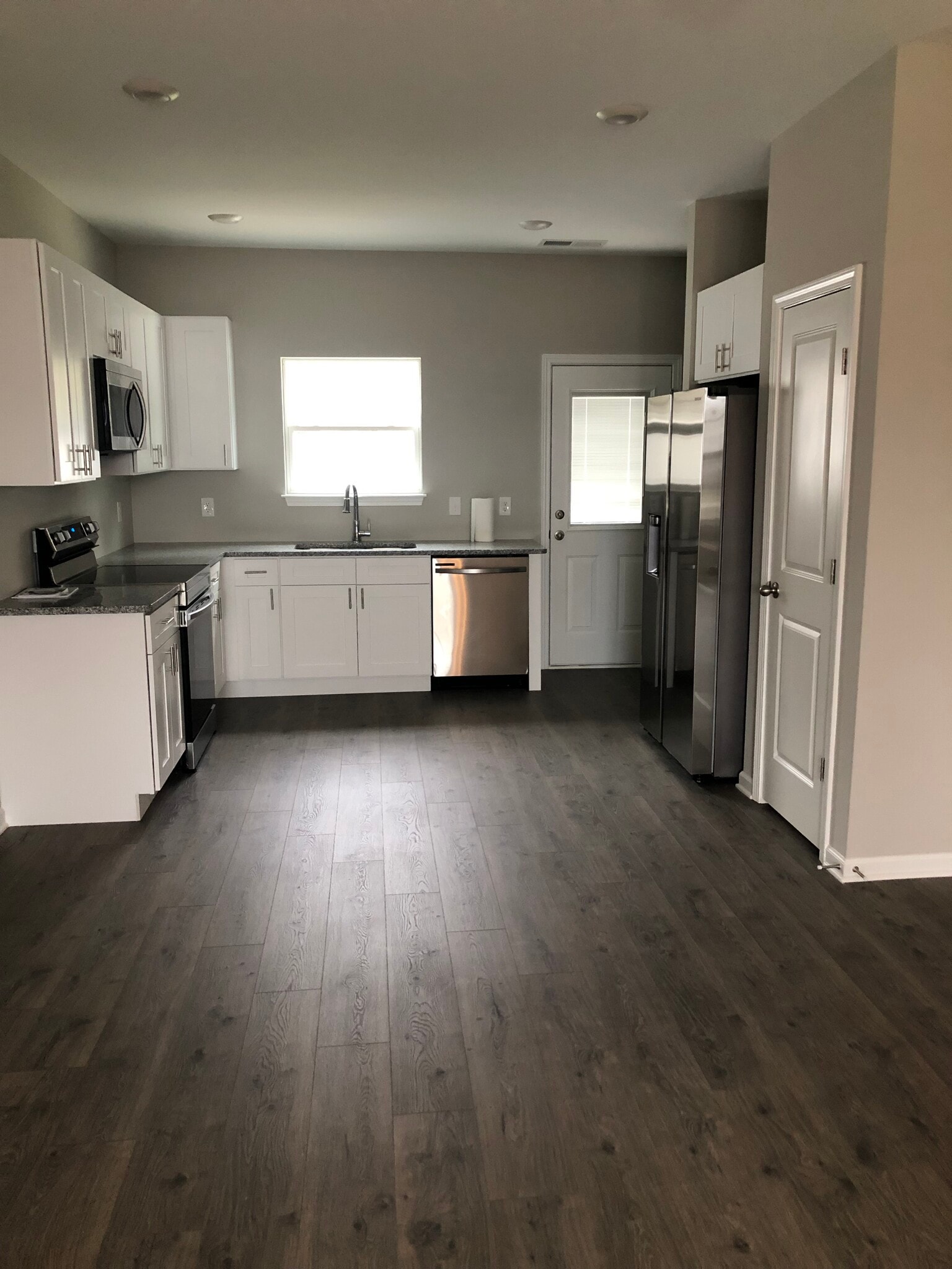 Kitchen - 413 Carol Dr