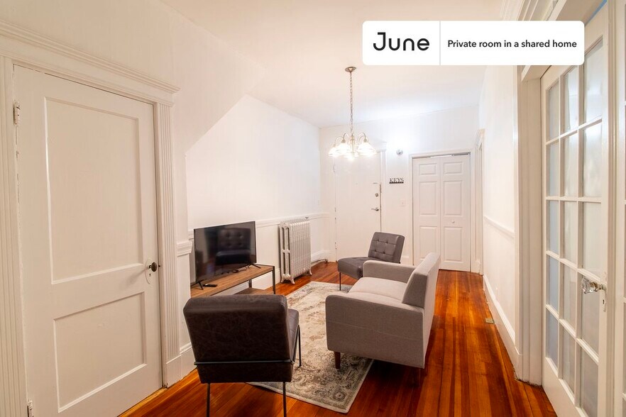 Building Photo - Room in Shared 5 bed/2 bath home in Dorchester Center