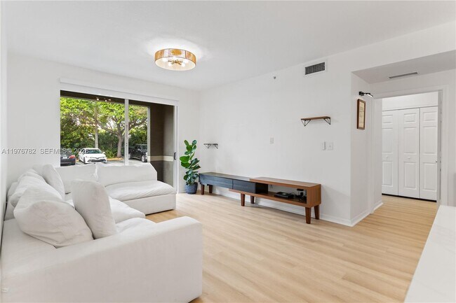 Building Photo - 6851 SW 44th St