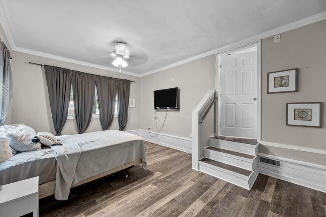 Building Photo - Spacious 4-Bedroom Home with Modern Updates