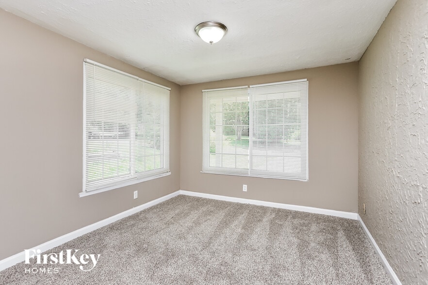 Building Photo - 1830 Jenkee Ave