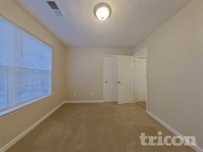 Building Photo - 915 Riley Farm Ln