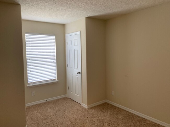 Building Photo - 3 Bedroom, 2.5 bath townhome n Windermere,...