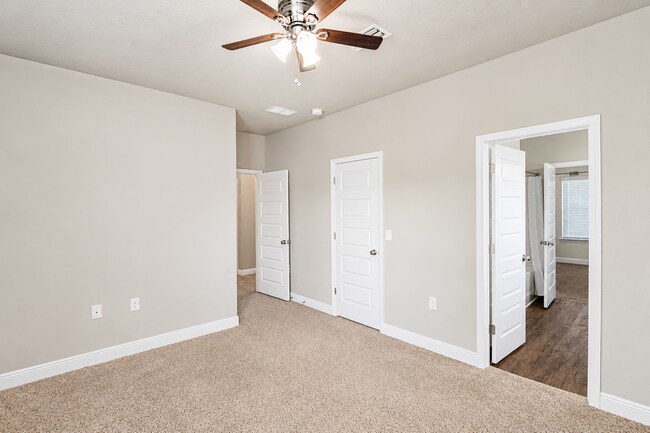 Building Photo - Spacious Pace Home Featuring 4 Bedrooms, 3.5 Baths, Two Living Areas & First-Floor Primary Suite ...