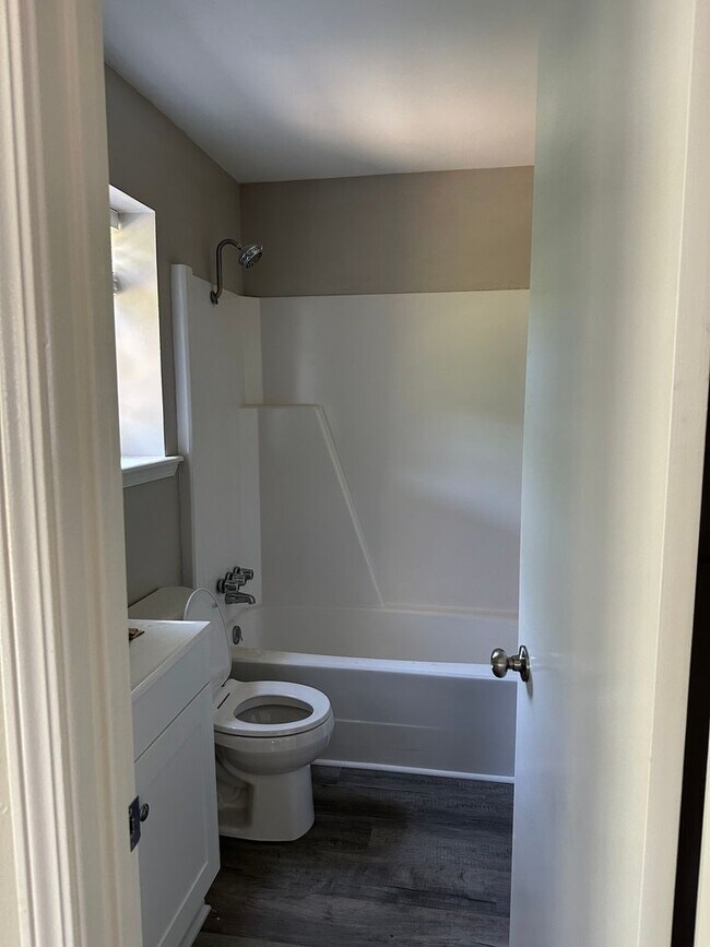 Building Photo - 621-621 Kings Mountain Dr