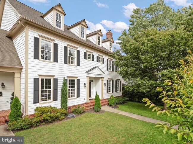 Building Photo - 904 Locust St