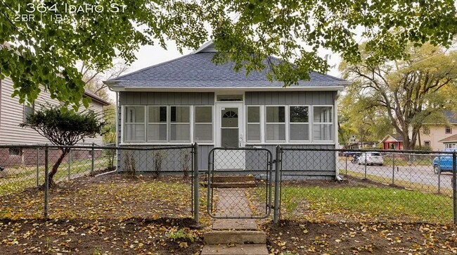 Building Photo - Spacious corner lot home with great natural light!