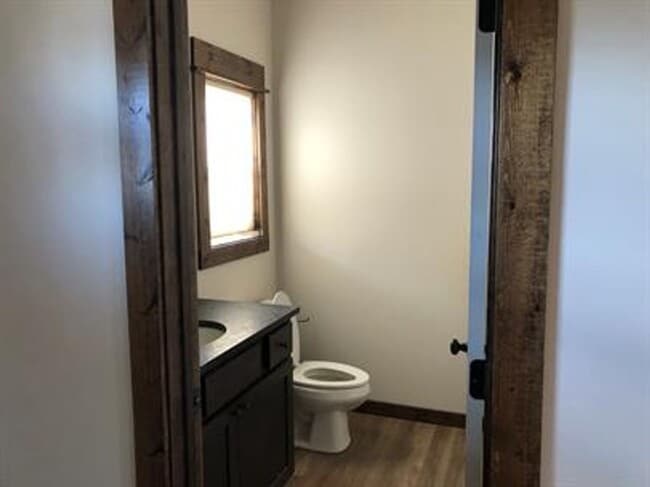 Building Photo - 4 bedroom 3 bath home in Ryen Glenn