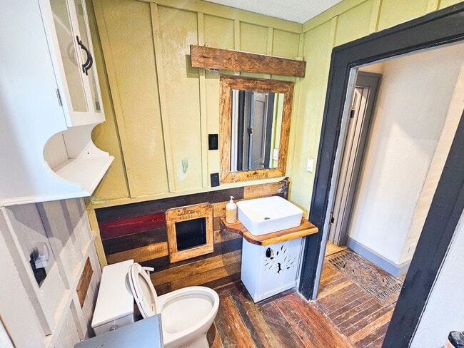 Building Photo - 2523 E 18th St