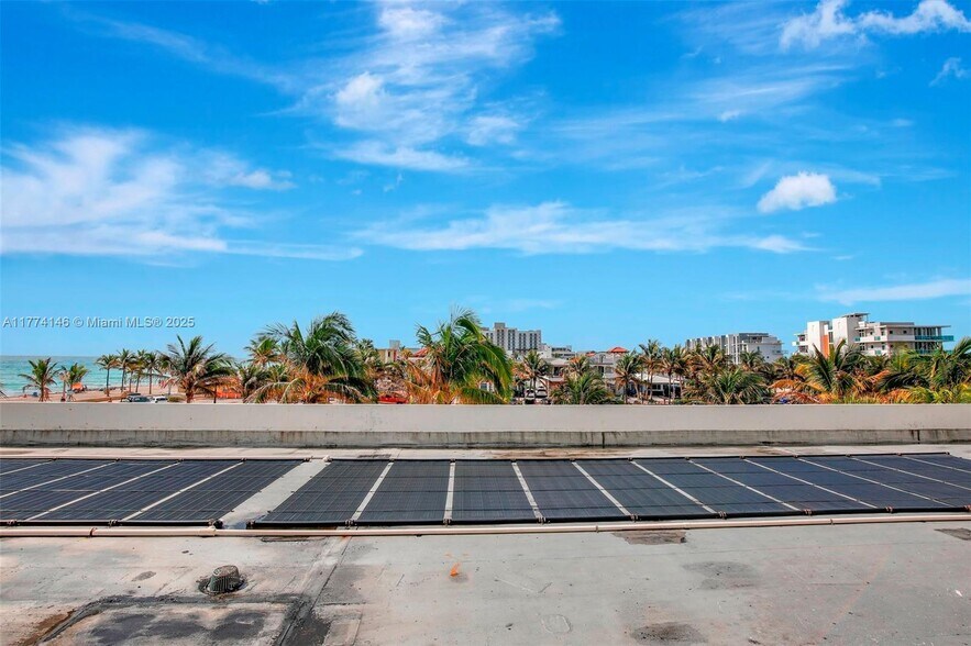 Building Photo - 3111 N Ocean Dr
