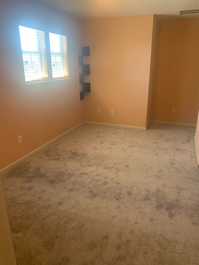 Building Photo - 200 Sienna Pl