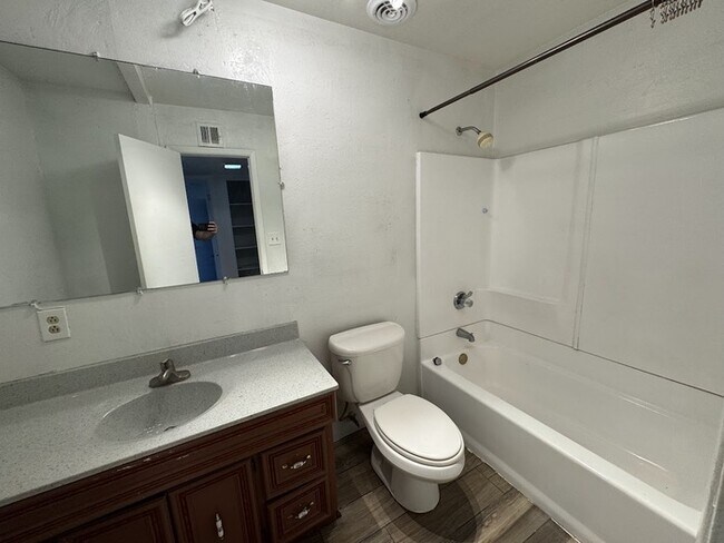 Building Photo - 6078 W Golden Ln