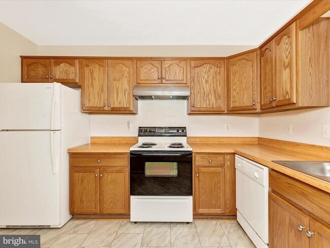 Building Photo - 1111 Jousting Way