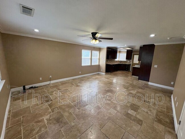 Building Photo - 744 W Buena Vista Ave