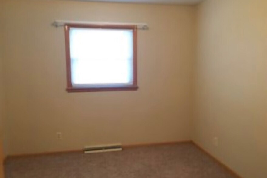 Building Photo - 1685 Glen Oak St