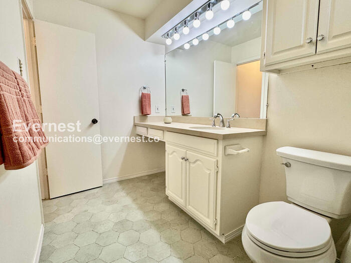 Building Photo - 11811 E 91st St