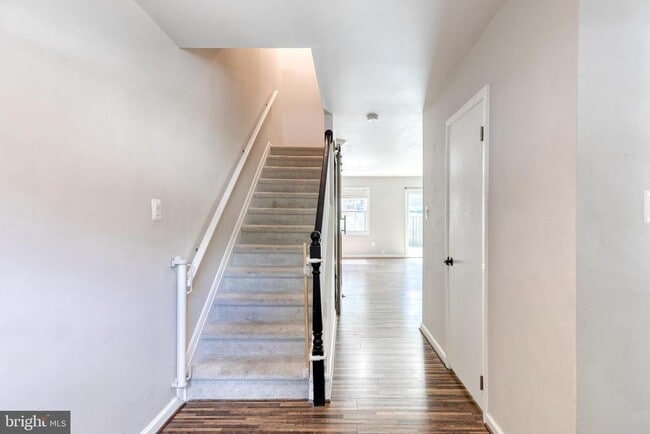 Primary Photo - 1669 Yorktown Ct