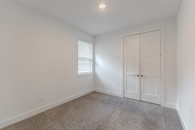 Building Photo - 15228 Tattle Crk Ln