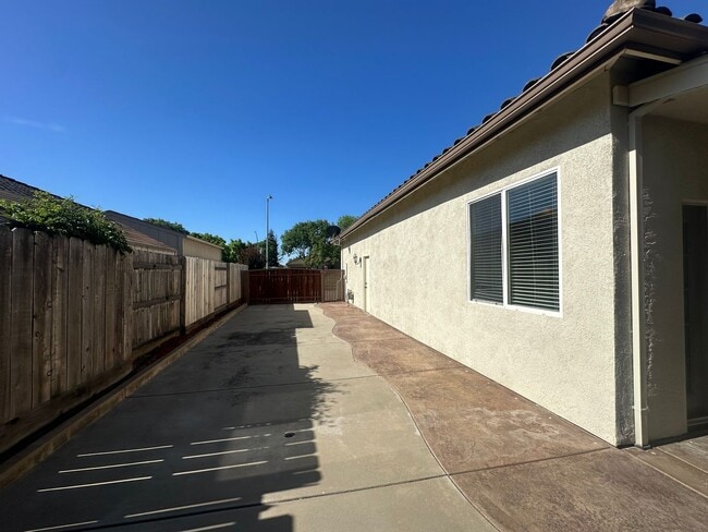 Building Photo - 416 Farinelli Pkwy