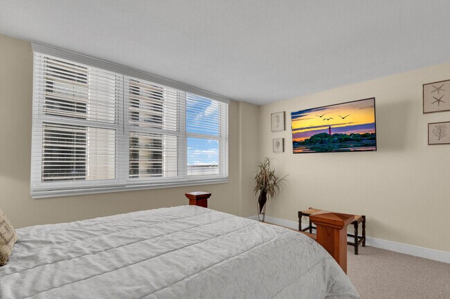 Building Photo - 5440 N Ocean Dr