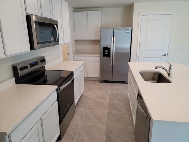 Kitchen area - 3226 Evenmore Wy