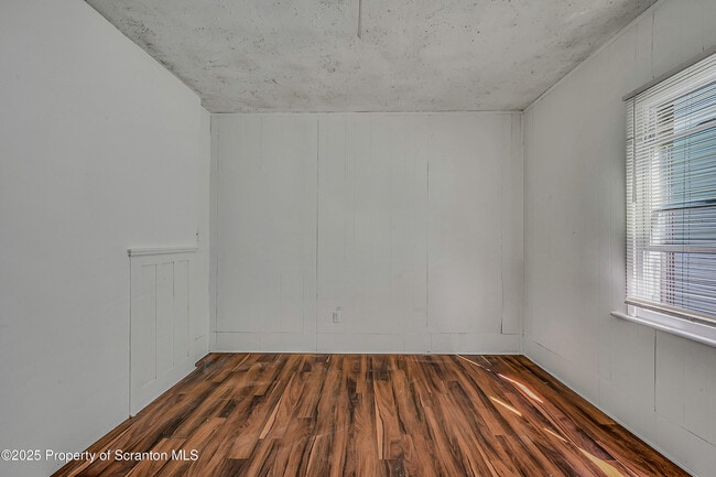 Building Photo - 2528 Boulevard Ave