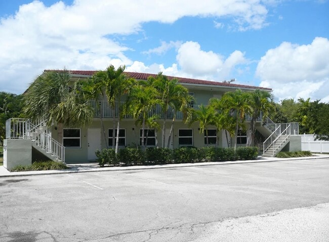 Building Photo - 2319 Tamarind Dr