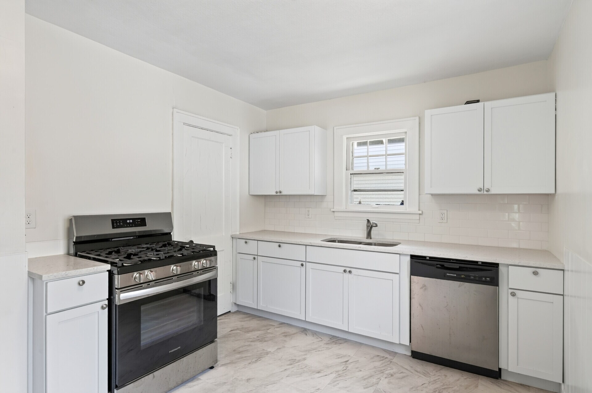 Building Photo - 421 Goodhue St