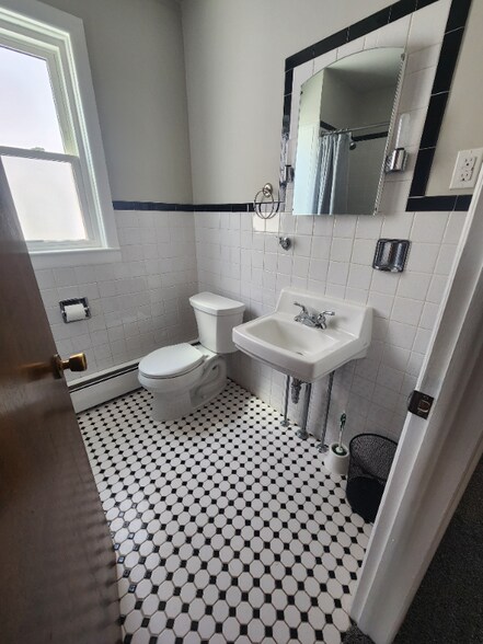 Building Photo - 127 N Washington St