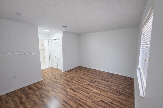 Building Photo - 15761 SW 137th Ave