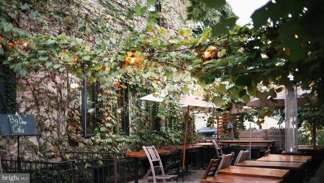 Building Photo - 117 R St NW