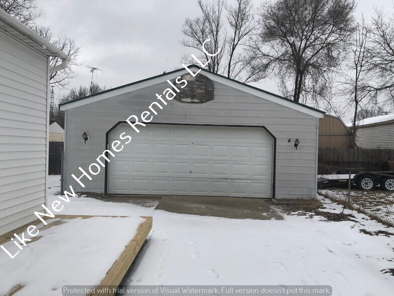 Building Photo - 3273 Berent St