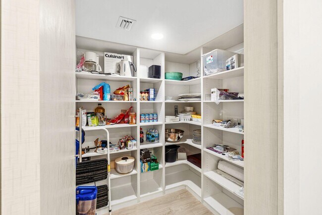 Building Photo - 2717 N Ocean Blvd