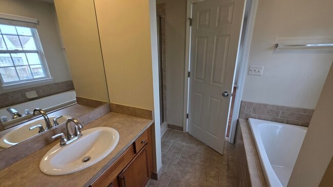 Building Photo - 1580 Kessler Ave