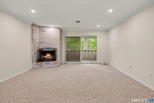 Building Photo - 172 Gillies Ln
