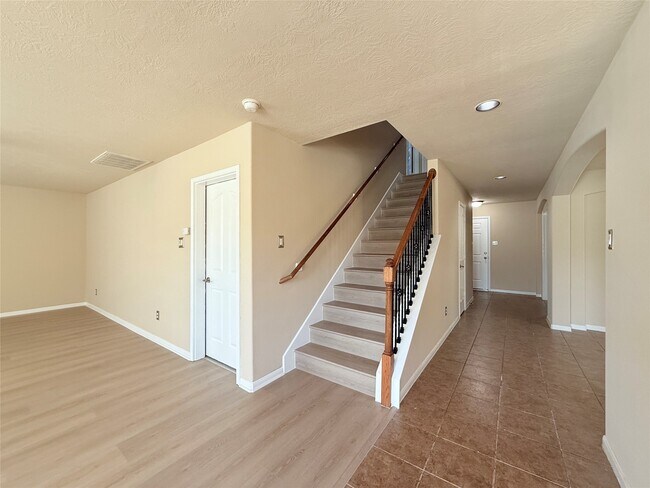 Building Photo - 246 Golden Grain Dr