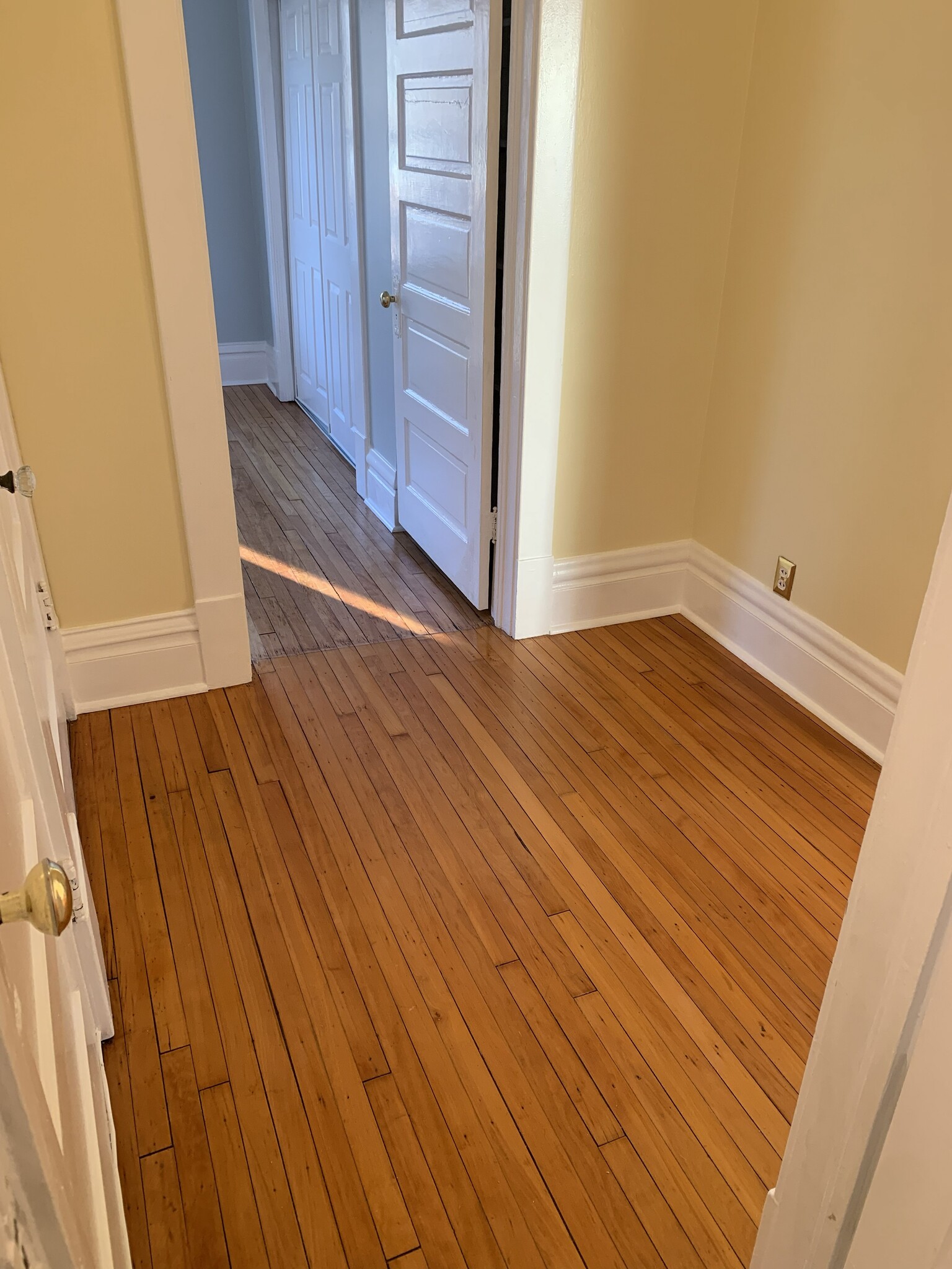 Building Photo - 628 37th St