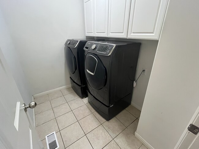 Building Photo - 8781 Jefferson Dr