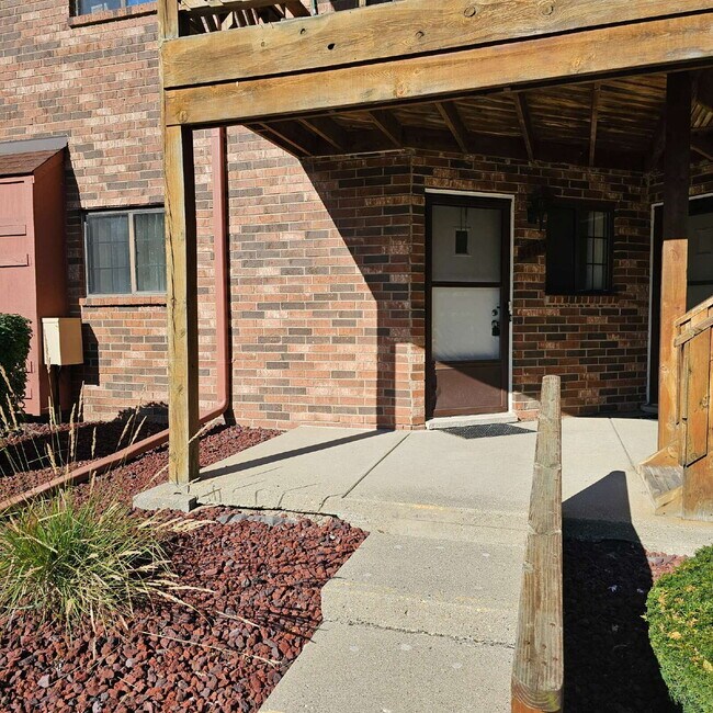 Building Photo - 1 Bedroom, 1 Bathroom Condo, 1st Floor and...