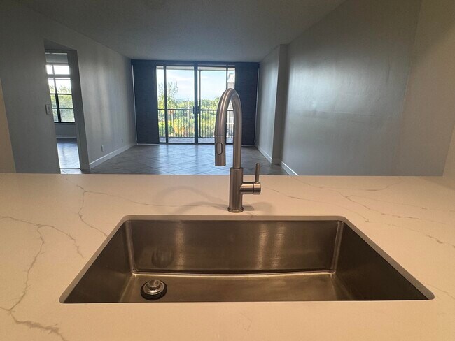 Building Photo - 21 Royal Palm Way
