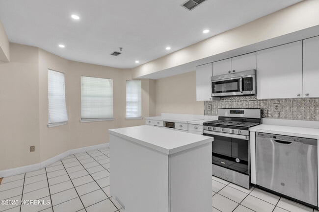 Building Photo - 2106 Grassy Hollow Dr