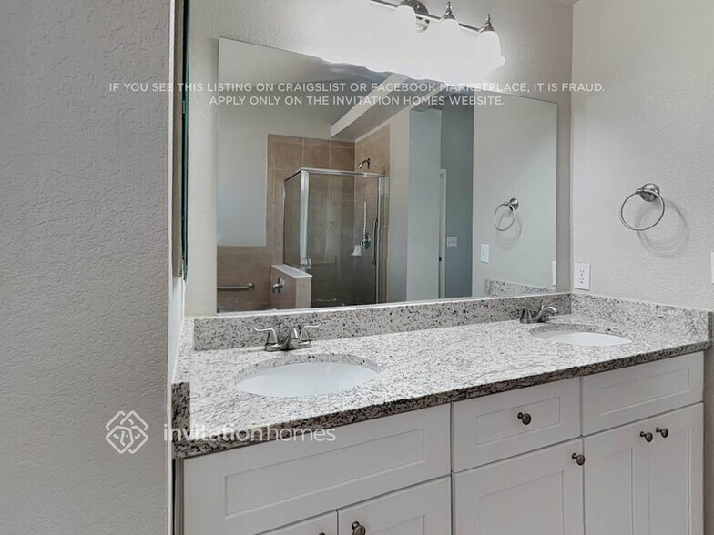 Building Photo - 8332 Meadowcrest Dr