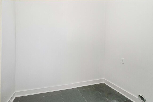 Building Photo - 1554 Columbia Cir