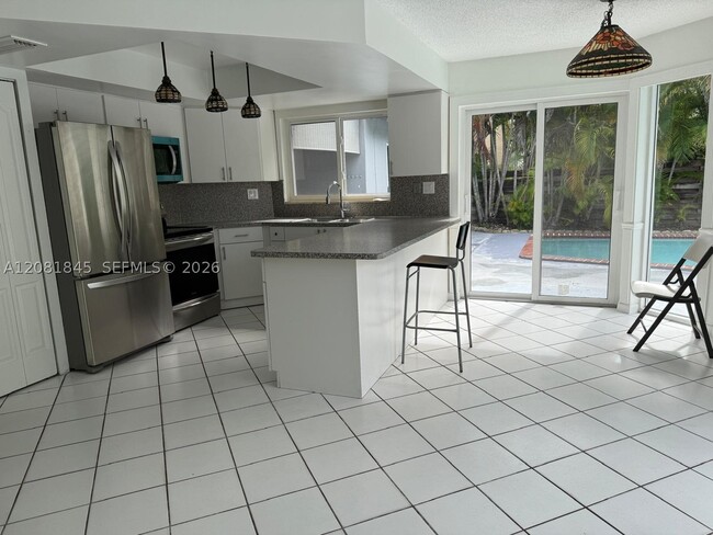 Building Photo - 10331 SW 135th Ct