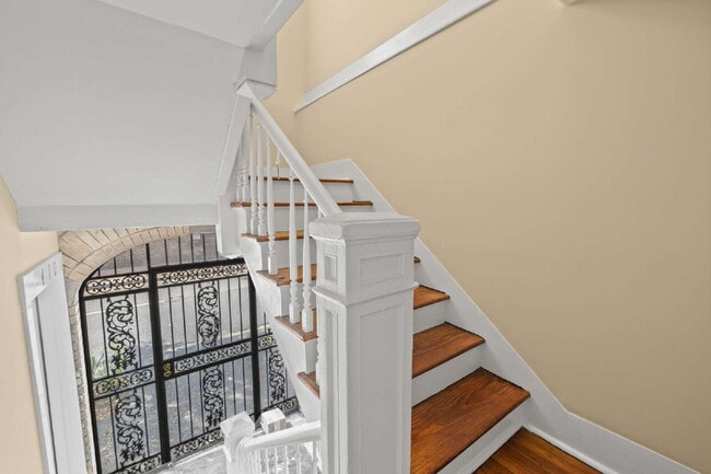 Building Photo - Upscale Historic 3BR/2BA Condo with Rare G...