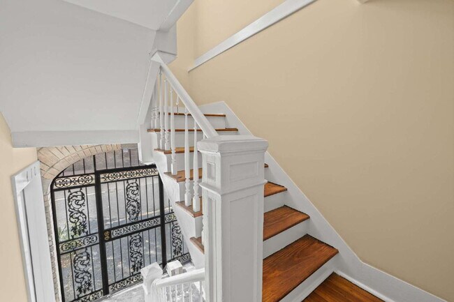 Building Photo - Upscale Historic 3BR/2BA Condo with Rare Garage Parking in the Heart of Downtown Savannah