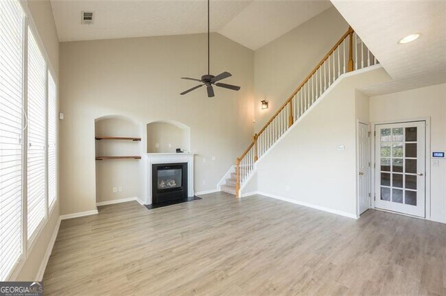 Building Photo - 325 Stone Valley Xin