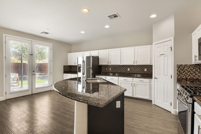 Building Photo - Rare 5 Bdrm home in the Ladera community of Summerlin!