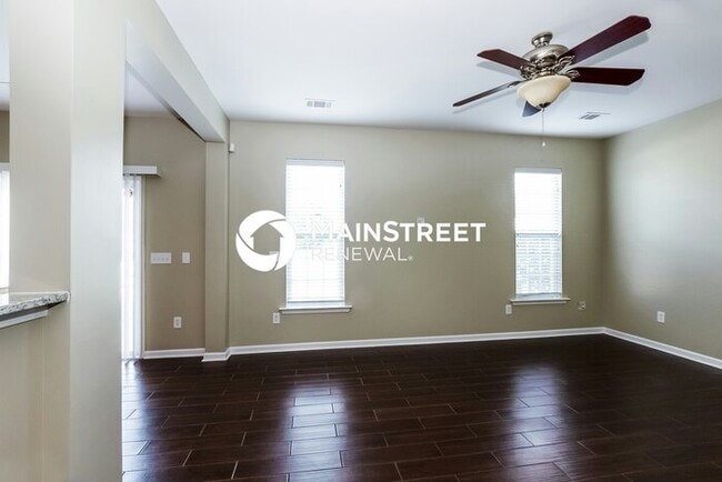 Building Photo - 3 Bedroom Pet-Friendly Home in Charlotte, NC with Main Street Renewal
